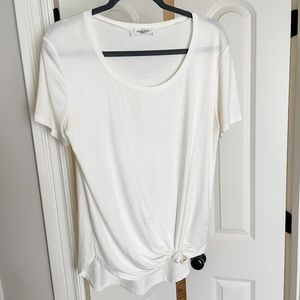 CJLA CJ’s favorite tee off white medium